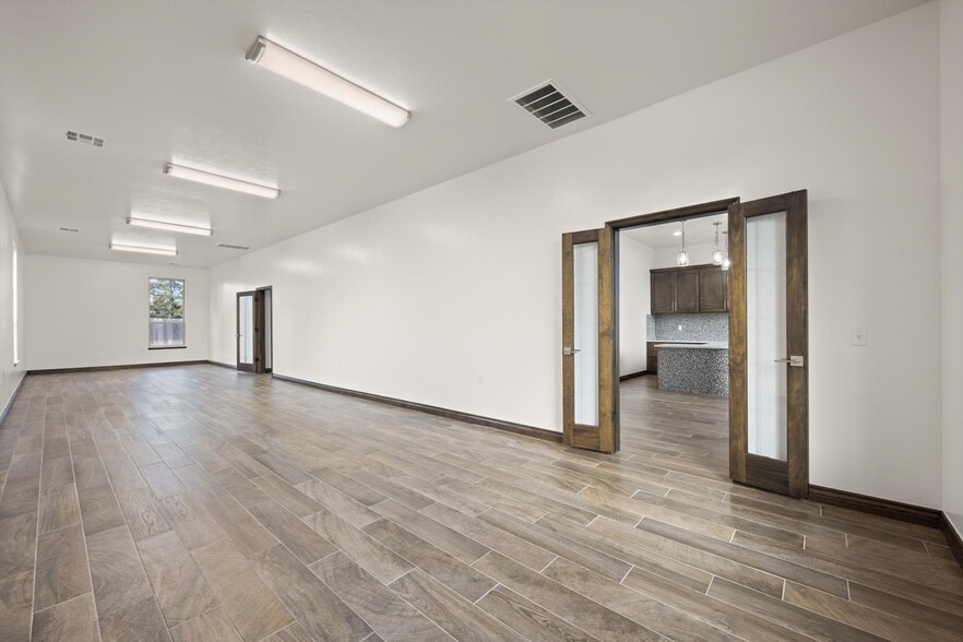 More Photos Of 833 Kelly Lakes Pass, Edmond Office For Lease