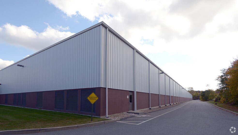More Photos Of 81 Commerce Dr, Fall River Warehouse For Lease