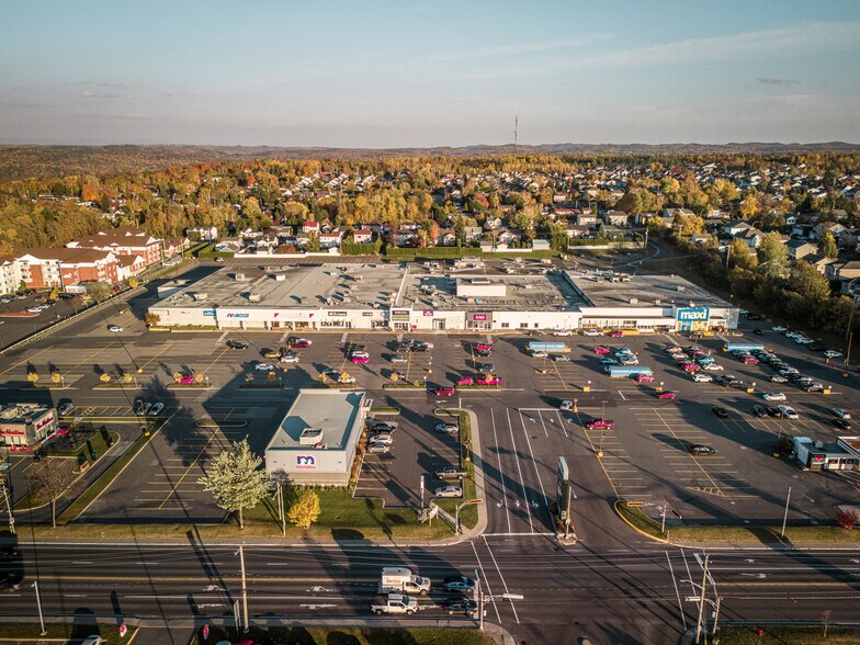 More Photos Of 1055 Av Du Pont S, Alma General Retail For Lease