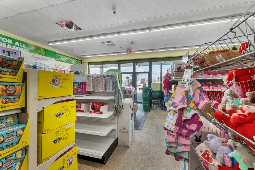 More Photos Of 777 S Willow St, Manchester Storefront For Lease