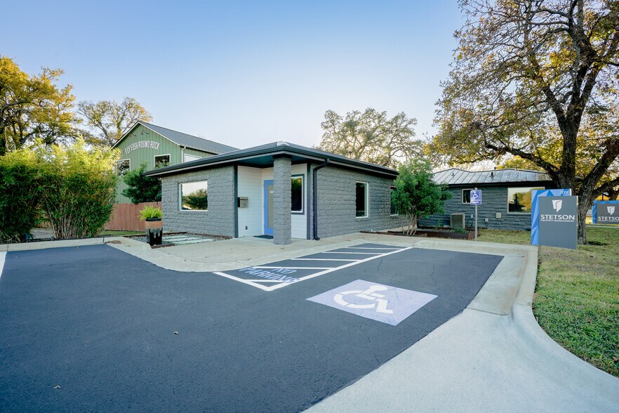 More Photos Of 209 Round Rock Ave, Round Rock Office For Lease