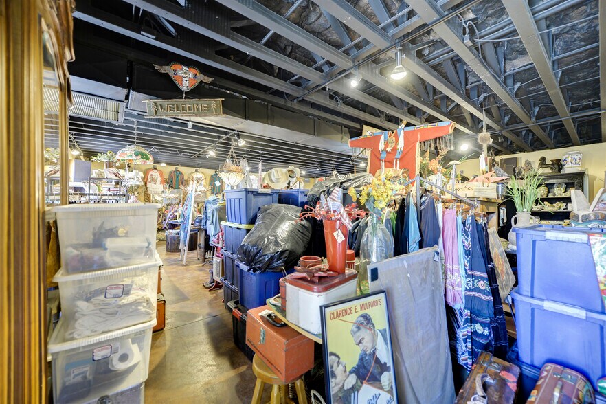 More Photos Of 6195 E Cave Creek Rd, Cave Creek Storefront Retail Office For Sale