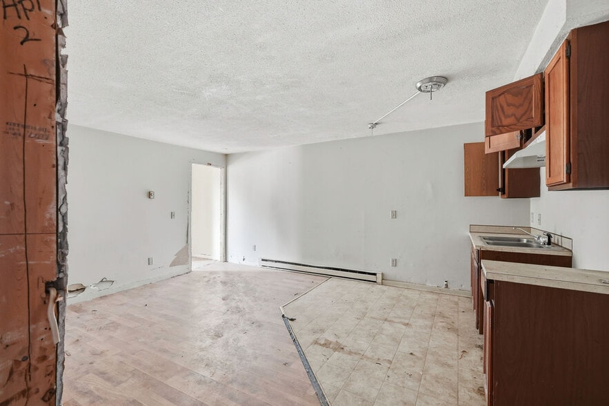 More Photos Of 121 W Broadway, Fulton Storefront Retail Residential For Sale