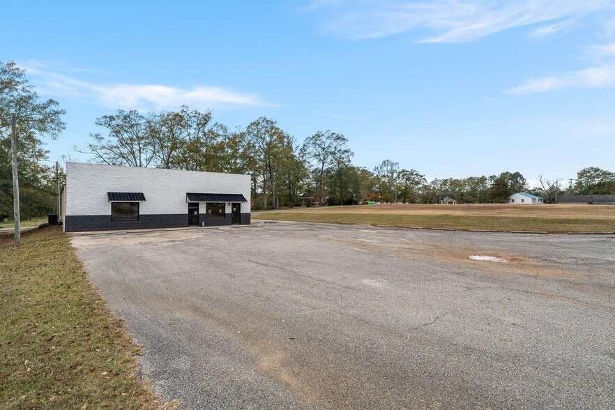 More Photos Of 2767 MS-15, Bay Springs Office For Sale
