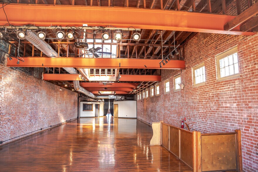 More Photos Of 146 Maxwell Ave, Greenwood Restaurant For Lease