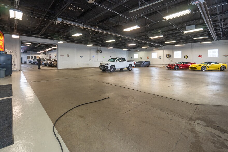 More Photos Of 21800 Gratiot Ave, Eastpointe Auto Dealership For Sale