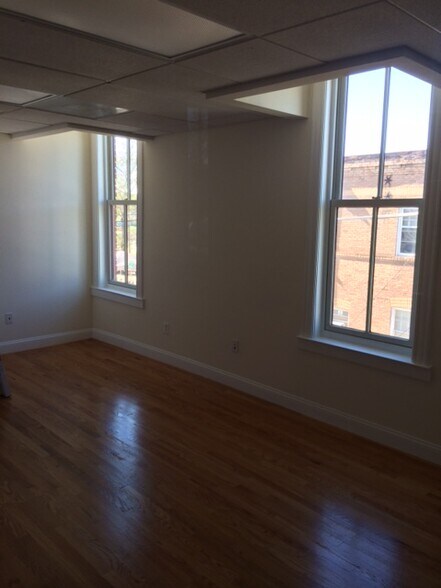 More Photos Of 301 E Main St, Remington Office For Lease
