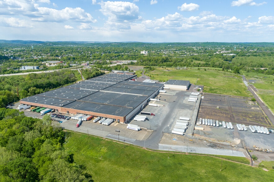 More Photos Of 1000 Armand Hammer Blvd, Pottstown Warehouse For Lease
