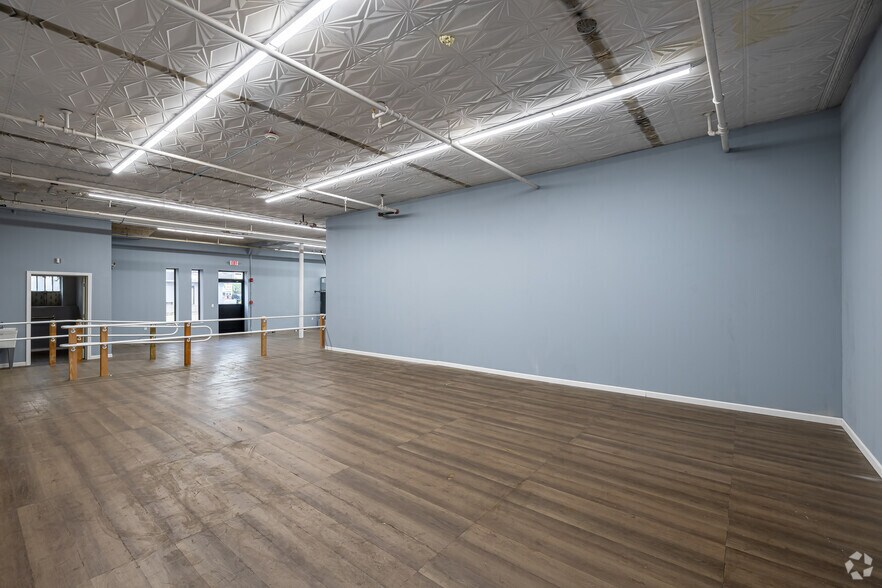 More Photos Of 483 Belmont Ave, Springfield Freestanding For Lease