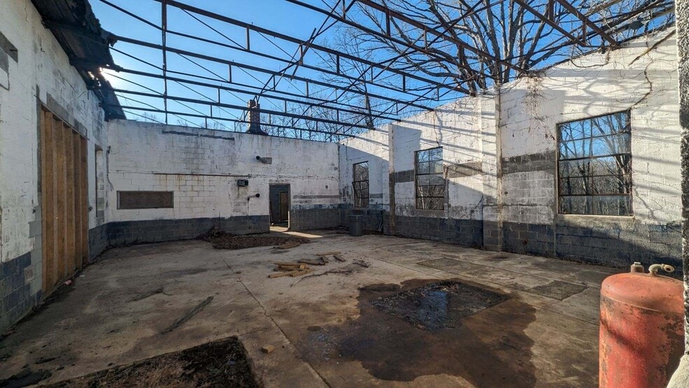 More Photos Of 31785 N James Madison Hwy, New Canton Industrial For Sale