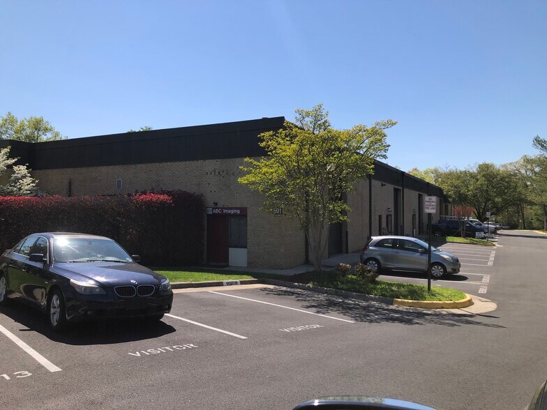 More Photos Of 601-633 Carlisle Dr, Herndon Warehouse For Sale