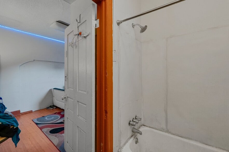 More Photos Of 2112 N Charles St, Baltimore Office For Sale