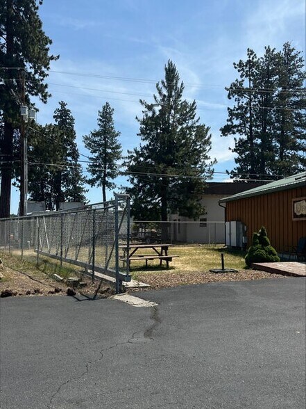 More Photos Of 307 W Sisters Park Dr, Sisters Warehouse For Sale