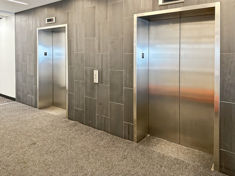 More Photos Of 3055 Saint-Martin Boulevard West, Laval Coworking Space