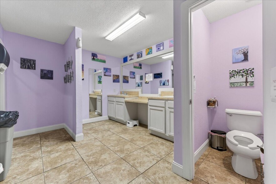 More Photos Of 100 Duggan Ave, Crestview Specialty For Sale