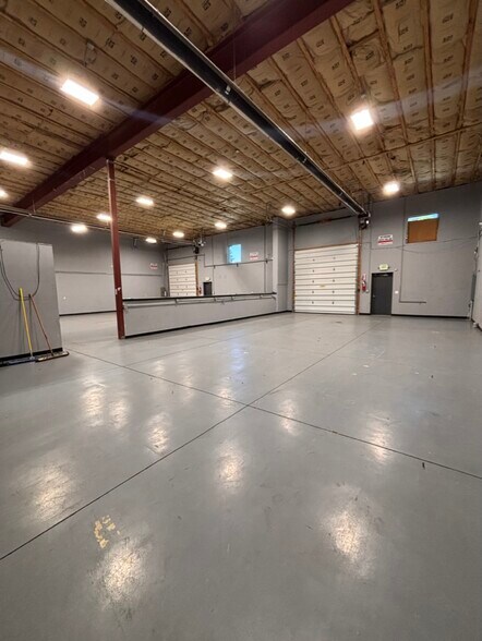 More Photos Of 4759 Town Center Dr, Colorado Springs Warehouse For Lease
