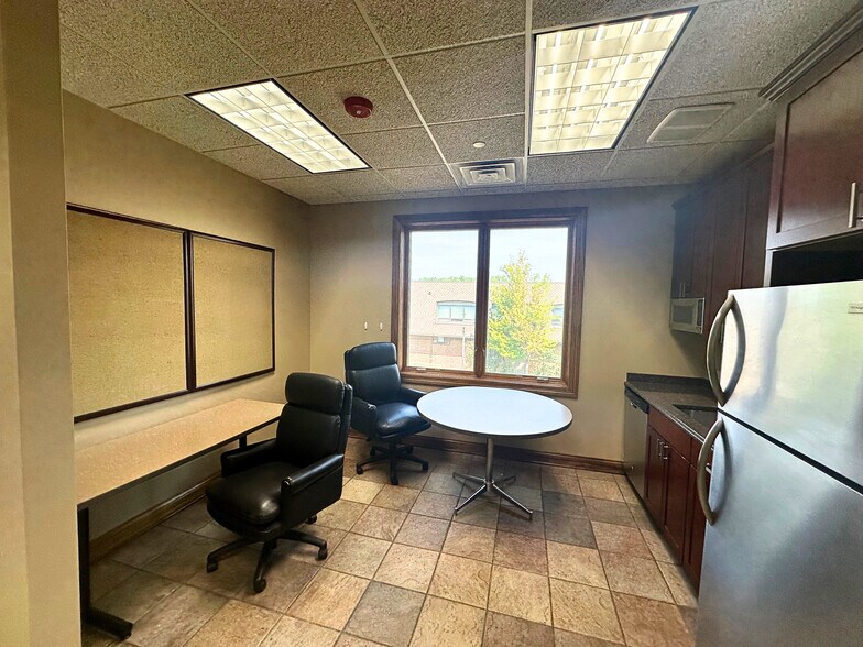 More Photos Of 440-442 Milwaukee Ave, Lincolnshire Medical For Lease