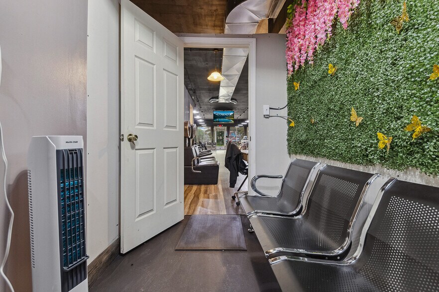 More Photos Of 700 N Union Ave, Alliance Freestanding For Sale