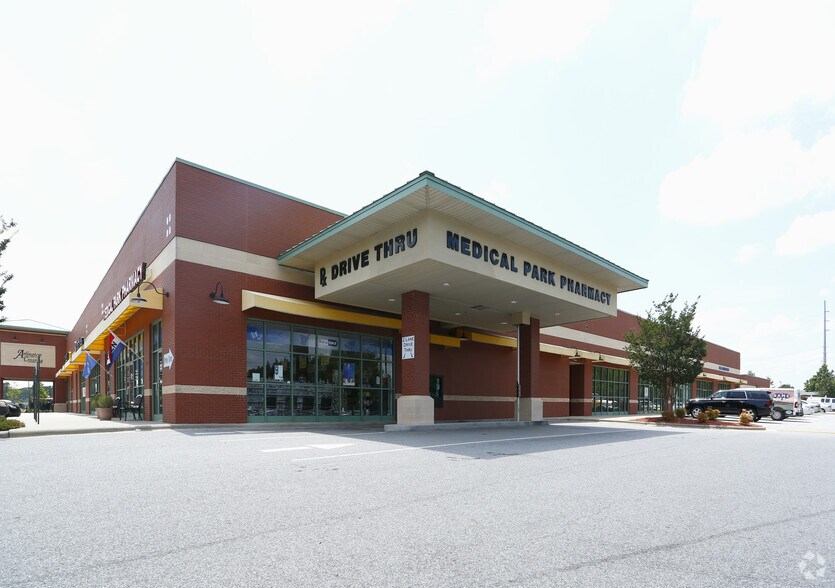 More Photos Of 1868-1916 W Arlington Blvd, Greenville Freestanding For Lease