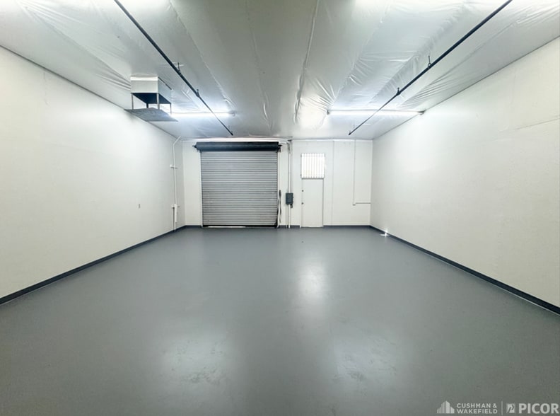 More Photos Of 1665-1700 E 18th St, Tucson Showroom For Lease