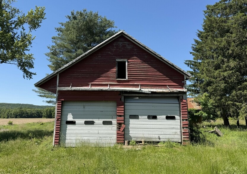 More Photos Of 122 Mill Pond Rd, Gilbert Industrial For Sale