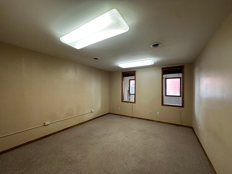 More Photos Of 111 N Market St, Winamac Showroom For Sale