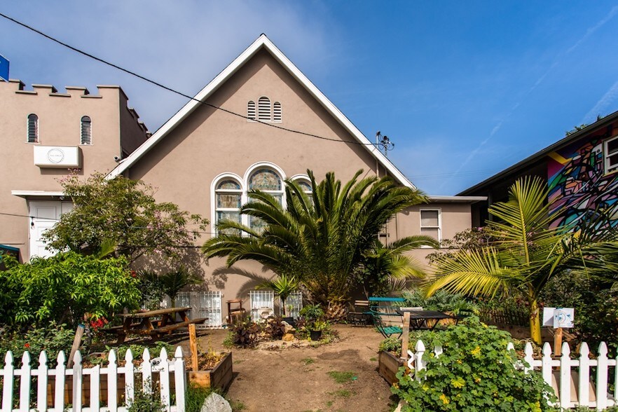 More Photos Of 305 Rose Ave, Venice Religious Facility For Sale