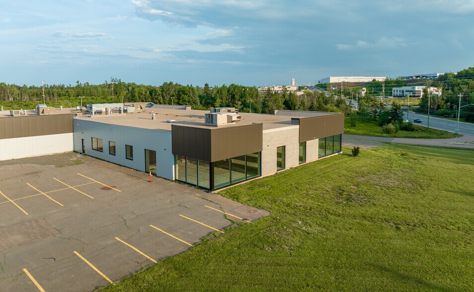 More Photos Of 555 Mapleton Rd, Moncton Light Distribution For Lease