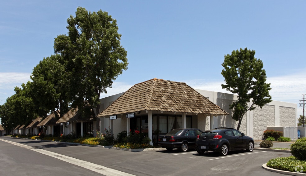 More Photos Of 1591 S Sinclair St, Anaheim Unknown For Lease