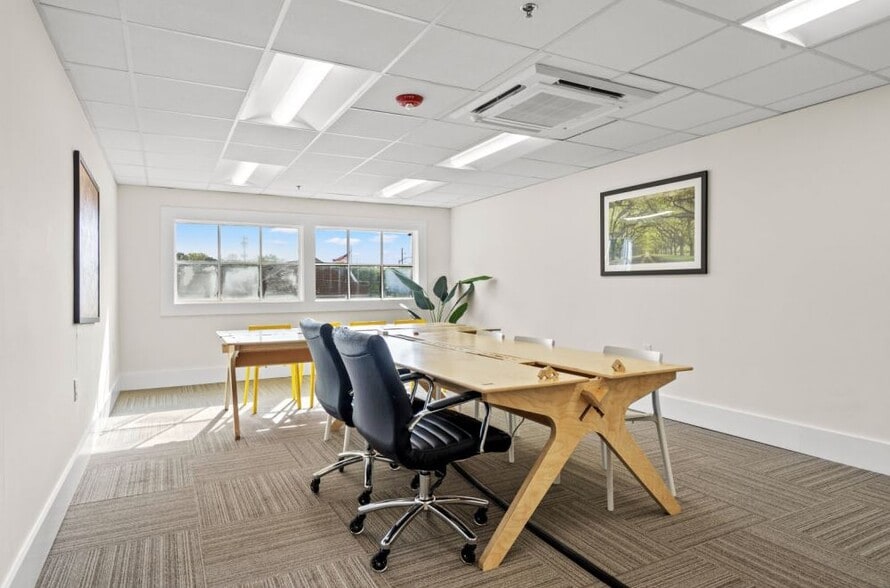 More Photos Of 1028 Johnnie Dodds Blvd, Mount Pleasant Restaurant For Lease