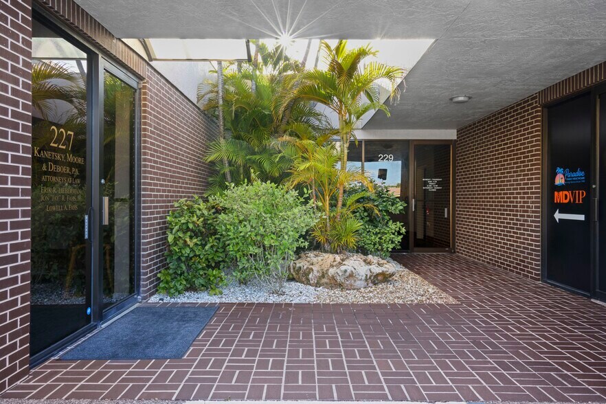 More Photos Of 227-233 Nokomis Ave, Venice Office For Sale