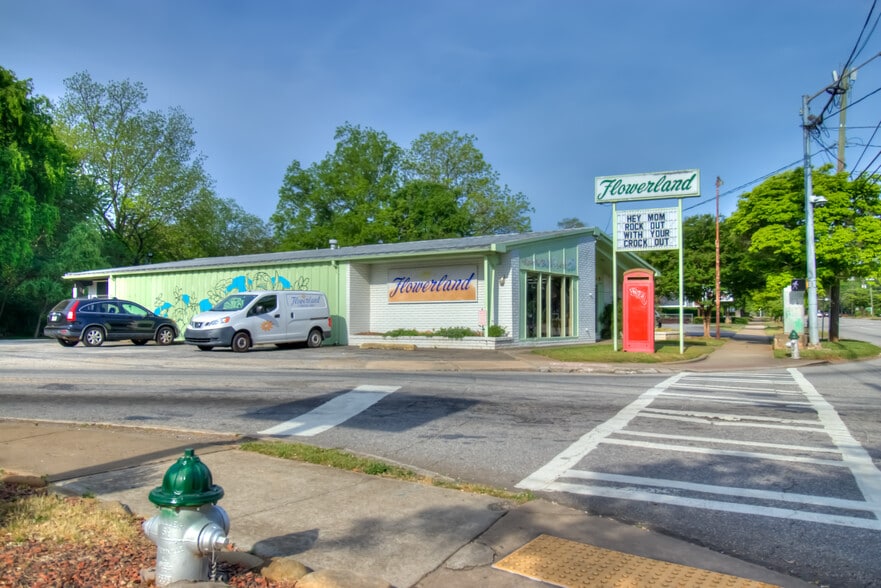 More Photos Of 823 Prince Ave, Athens Freestanding For Sale
