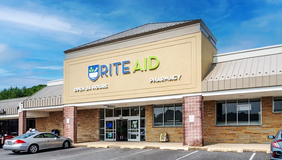 More Photos Of 1704-1738 Marsh Rd, Wilmington Unknown For Lease