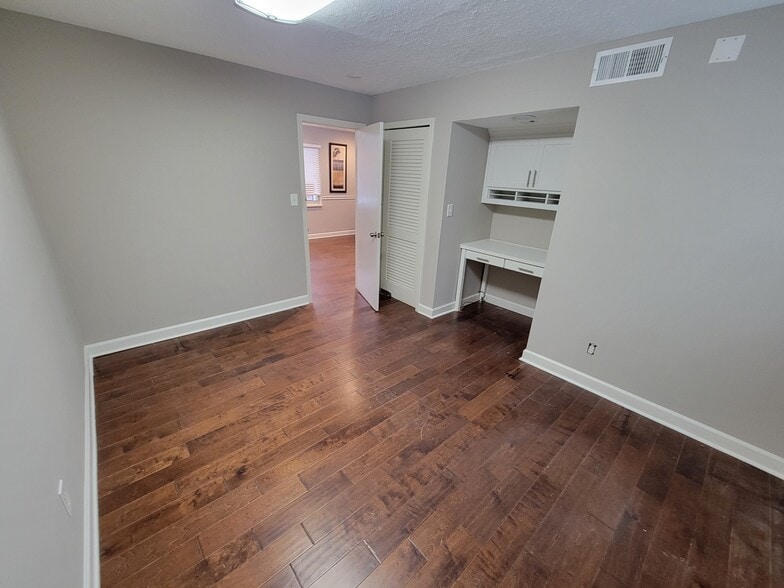 More Photos Of 4651 Roswell Rd NE, Atlanta Office Residential For Lease