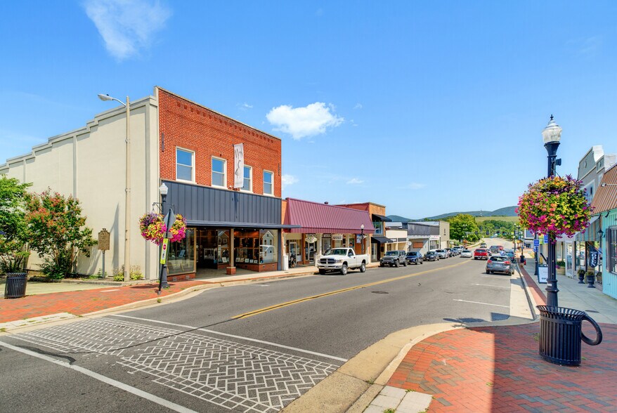 More Photos Of 329 W Main St, Waynesboro Restaurant For Sale