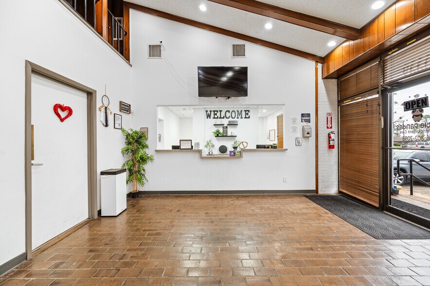 More Photos Of 3339 Fairview St, Pasadena Medical For Lease