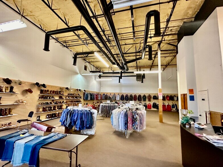 More Photos Of 11330-11334 Gemini Ln, Dallas Warehouse For Sale