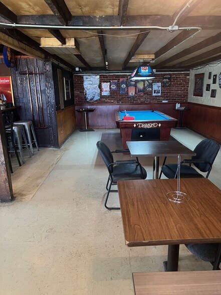 More Photos Of 907 N Fares Ave, Evansville General Retail For Sale