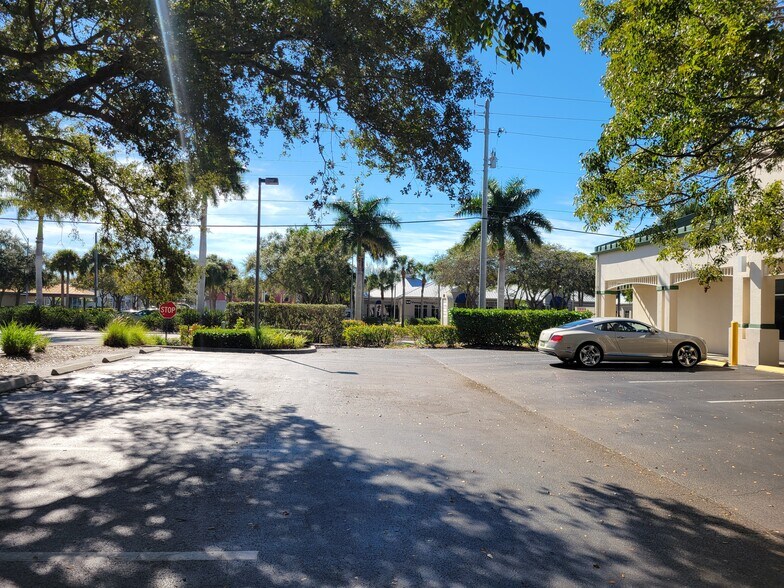 More Photos Of 877 111th Ave N, Naples Office For Lease
