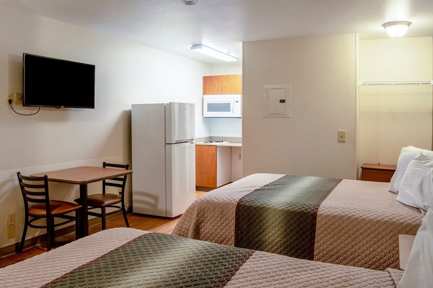 More Photos Of 3535 Fisher Rd NE, Salem Hotel For Sale