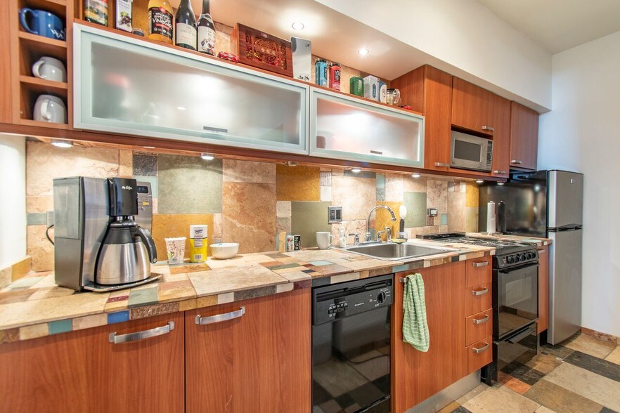 More Photos Of 1715 Church St, Evanston Office For Lease