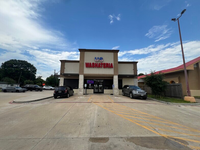 More Photos Of 705 N Alexander Dr, Baytown Freestanding For Sale