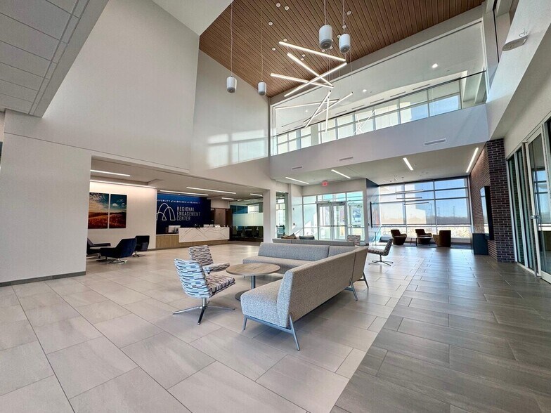 More Photos Of 2204 University Dr, Kearney Serviced Offices For Lease