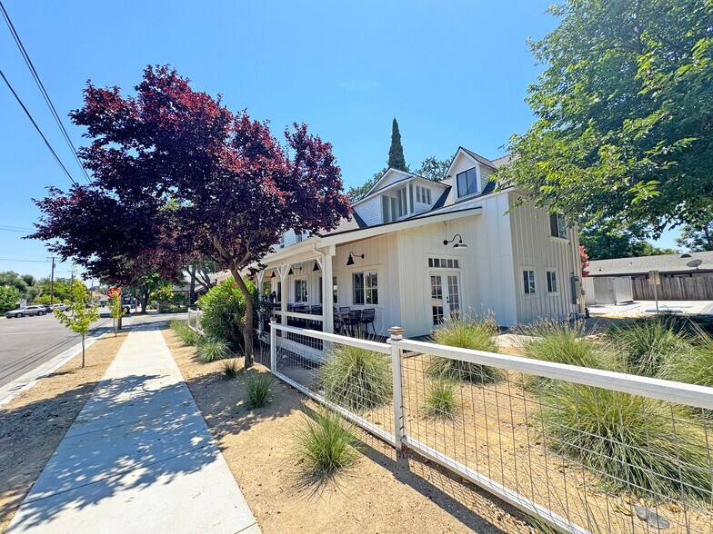 More Photos Of 745 Park St, Paso Robles General Retail For Sale