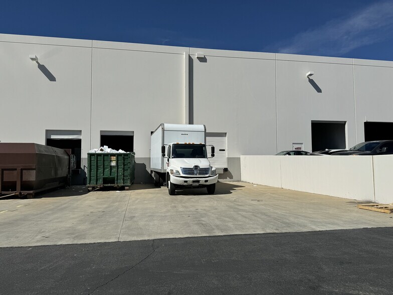 More Photos Of 28908 Avenue Paine, Valencia Warehouse For Lease
