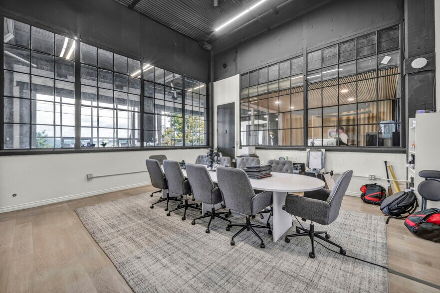 More Photos Of 3559 Bigelow Blvd, Pittsburgh Service For Sale