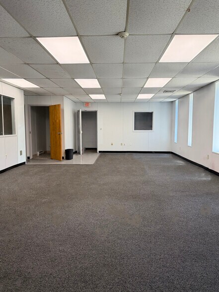 More Photos Of 1002 Industrial Dr, West Berlin Distribution For Lease