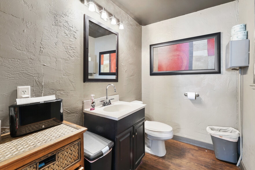 More Photos Of 3001 E Platte Ave, Colorado Springs Service For Sale