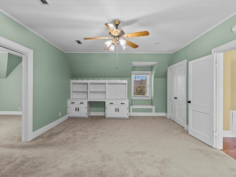 More Photos Of 302 W College St, Enterprise Flex For Sale