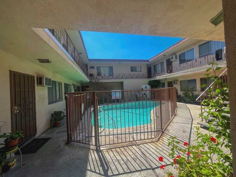 More Photos Of 6535 Fulton Ave, Van Nuys Apartments For Sale